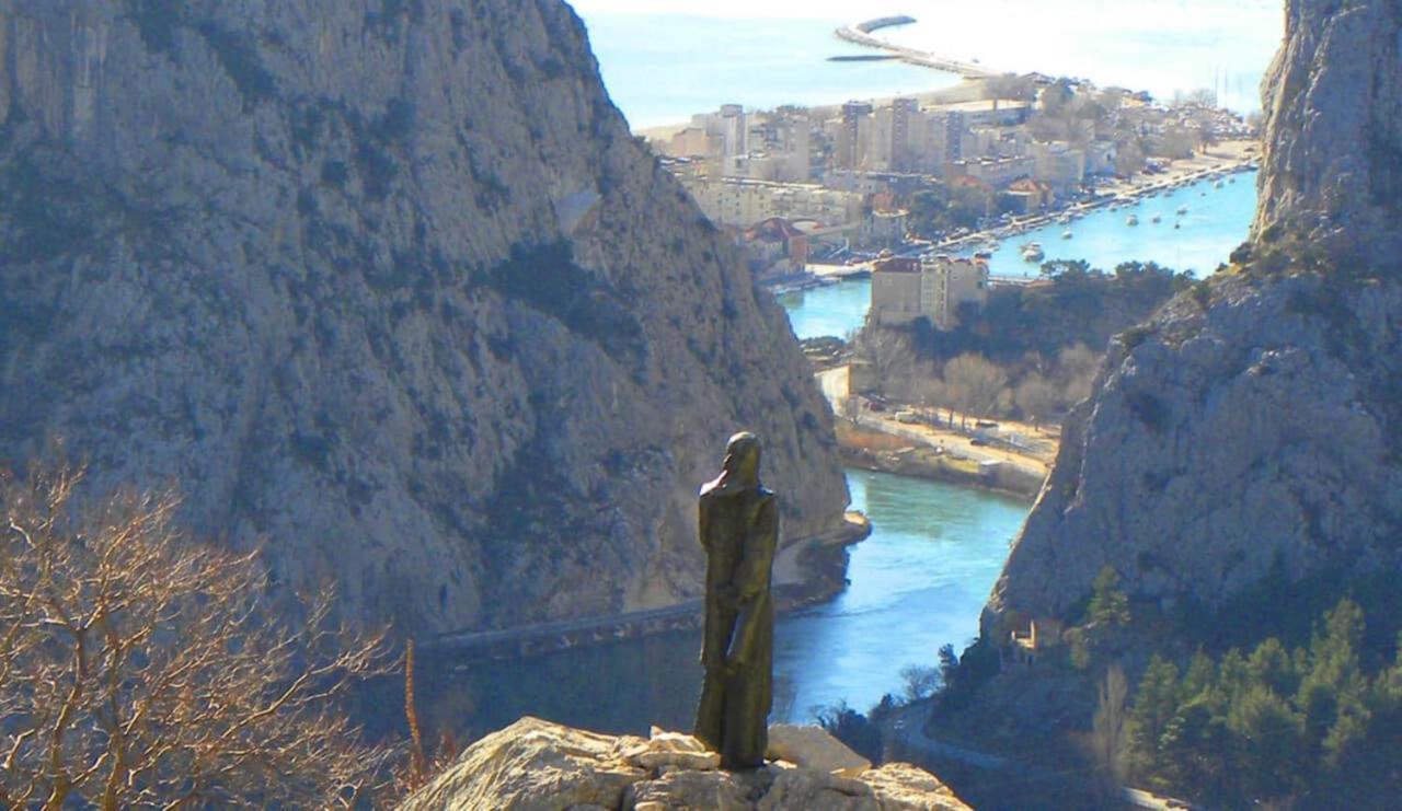 Apartman Gusar -Top Position, Close To The Center And The Beach, Fully Equipped Omiš Екстериор снимка